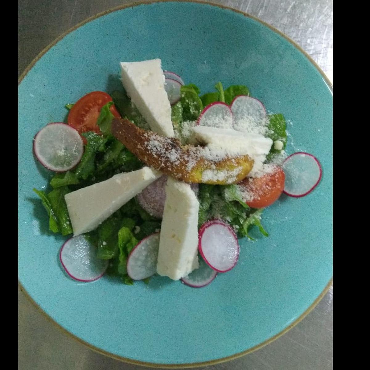 ROCKET SALAD WITH CHEESE