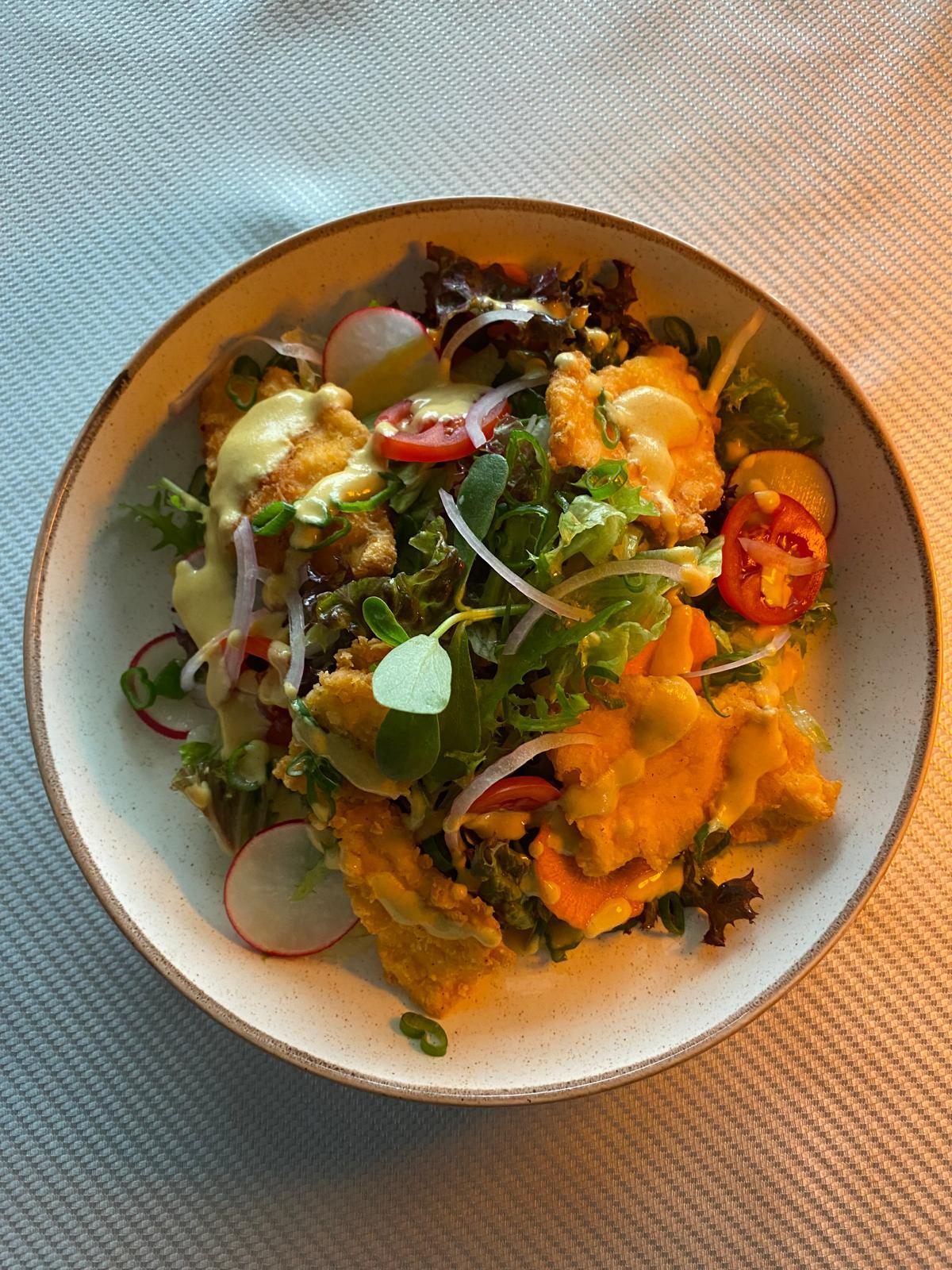 MEDITERRANEAN SALAD WITH CRISPY SALMON