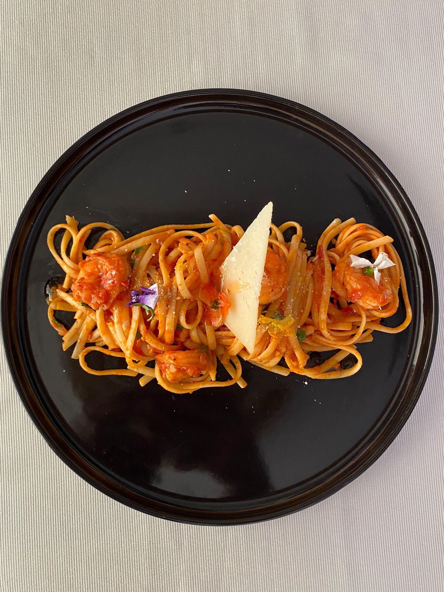 SPANISH STYLE LINGUINE WITH PRAWNS AND CHILLI